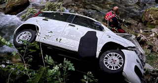 Pradleves - Intervento notturno del Soccorso Alpino per un’auto finita in un dirupo