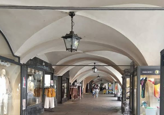 Cuneo - Pronti a ripartire i lavori di lavaggio e sanificazione sotto i portici