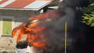 Garessio 2000 - Pullman turistico in fiamme nel parcheggio