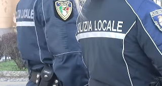 Cuneo - Tenta di rapinare una minorenne in centro: denunciato