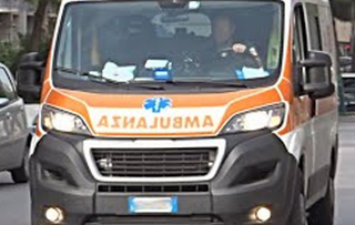 Vicoforte - Auto finisce contro un albero: soccorse due persone