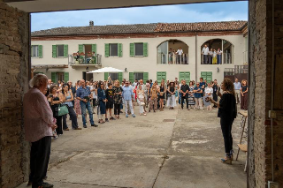 “La collina sale sempre”: arte, territorio e memoria si intrecciano nelle Langhe