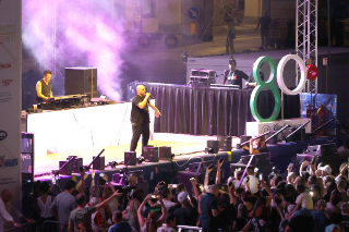 Cuneo - In migliaia in piazza Galimberti per gli Eiffel 65