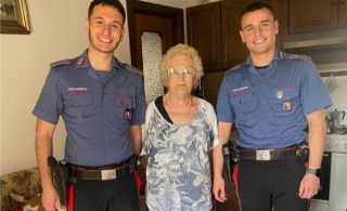 Monforte d’Alba - Carabinieri non lasciano sola un’anziana per il suo 84° compleanno