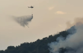 Maxi incendio sul Mombracco: due fronti ancora attivi, abitazioni al momento al sicuro