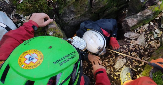 Speleologo ferito nell’abisso Paperino: soccorsi a 170 metri di profondità