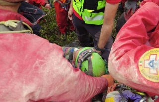 Concluse le operazioni di soccorso all’Abisso Paperino: speleologo estratto e trasportato in ospedale